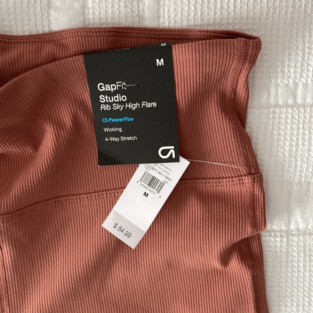 GapFit Studio Rib Sky High Flare - Picture 3 of 7